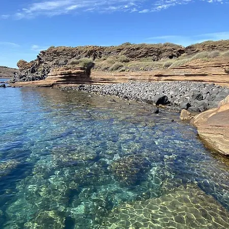 Agreable Petite Maison 2 Chambres, De 48m2 Sans Vis-a-vis Et Parking Privatif * 阿格德