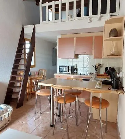 Agreable Petite Maison 2 Chambres, De 48m2 Sans Vis-a-vis Et Parking Privatif *