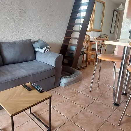 Agreable Petite Maison 2 Chambres, De 48m2 Sans Vis-a-vis Et Parking Privatif