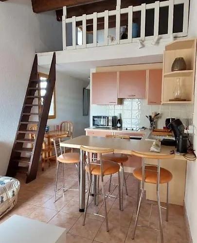 Agreable Petite Maison 2 Chambres, De 48m2 Sans Vis-a-vis Et Parking Privatif *