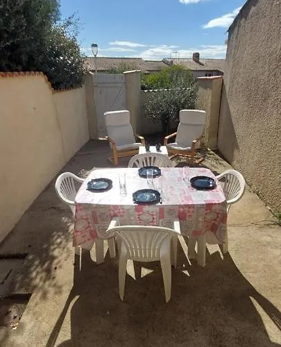 Agreable Petite Maison 2 Chambres, De 48m2 Sans Vis-a-vis Et Parking Privatif Agde