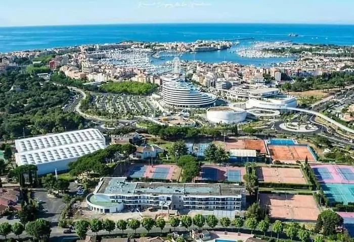 Agreable Petite Maison 2 Chambres, De 48m2 Sans Vis-a-vis Et Parking Privatif Ferienhaus *