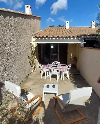 Agreable Petite Maison 2 Chambres, De 48m2 Sans Vis-a-vis Et Parking Privatif Ferienhaus