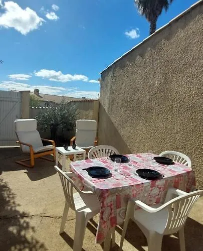 Agreable Petite Maison 2 Chambres, De 48m2 Sans Vis-a-vis Et Parking Privatif Ferienhaus