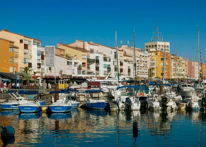 Agreable Petite Maison 2 Chambres, De 48m2 Sans Vis-a-vis Et Parking Privatif Ferienhaus