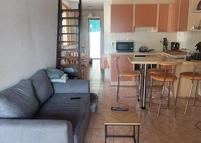 Agreable Petite Maison 2 Chambres, De 48m2 Sans Vis-a-vis Et Parking Privatif *