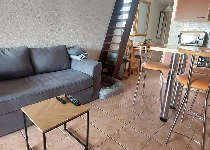 Agreable Petite Maison 2 Chambres, De 48m2 Sans Vis-a-vis Et Parking Privatif